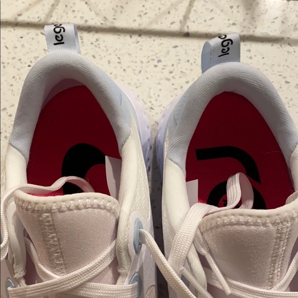 Women’s Nike sneakers brand new - Picture 4 of 4